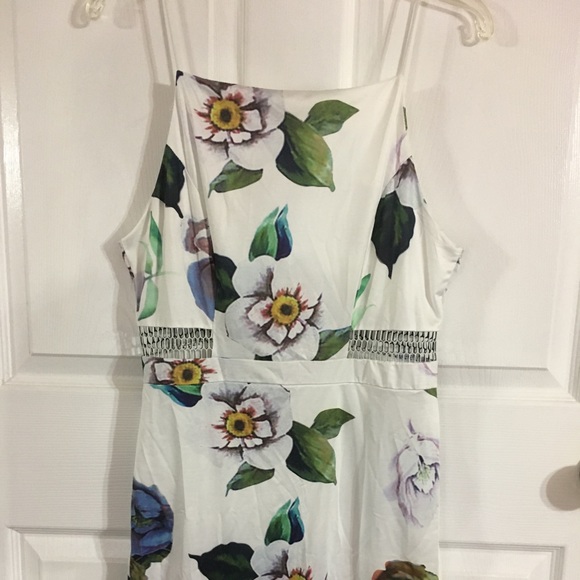 Floral square neck dress - Picture 2 of 7